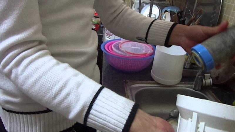 Vệ sinh máy lọc nước Korihome tại nhà